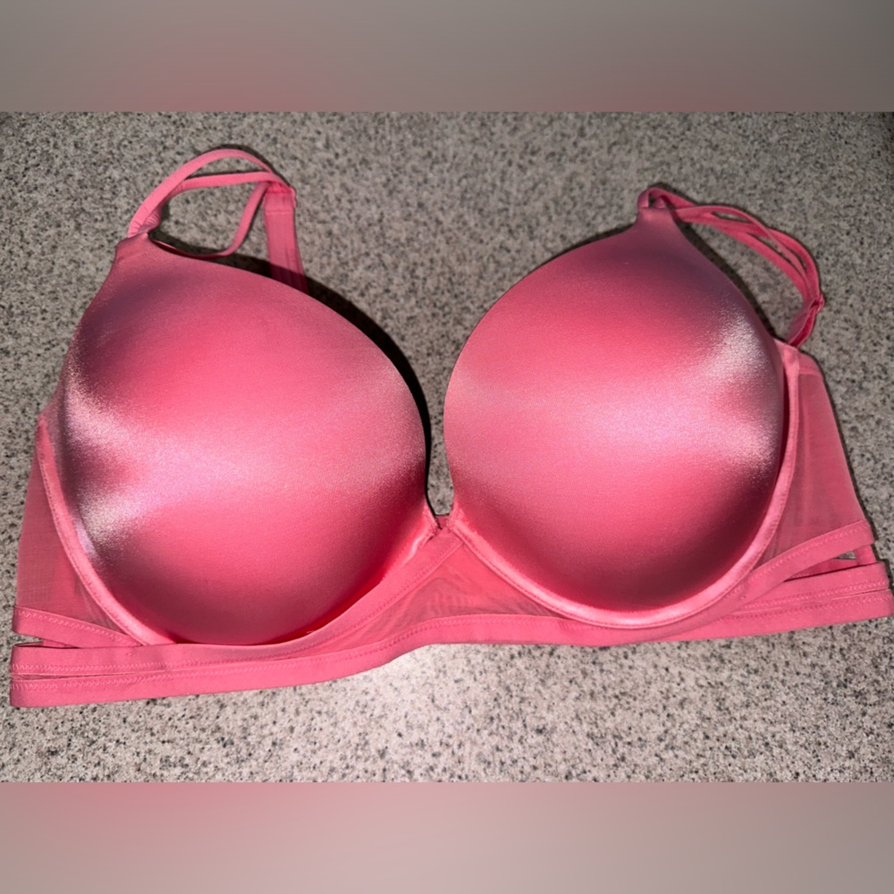 Victoria's Secret Very Sexy Pushup Bra with cutouts Size 40D